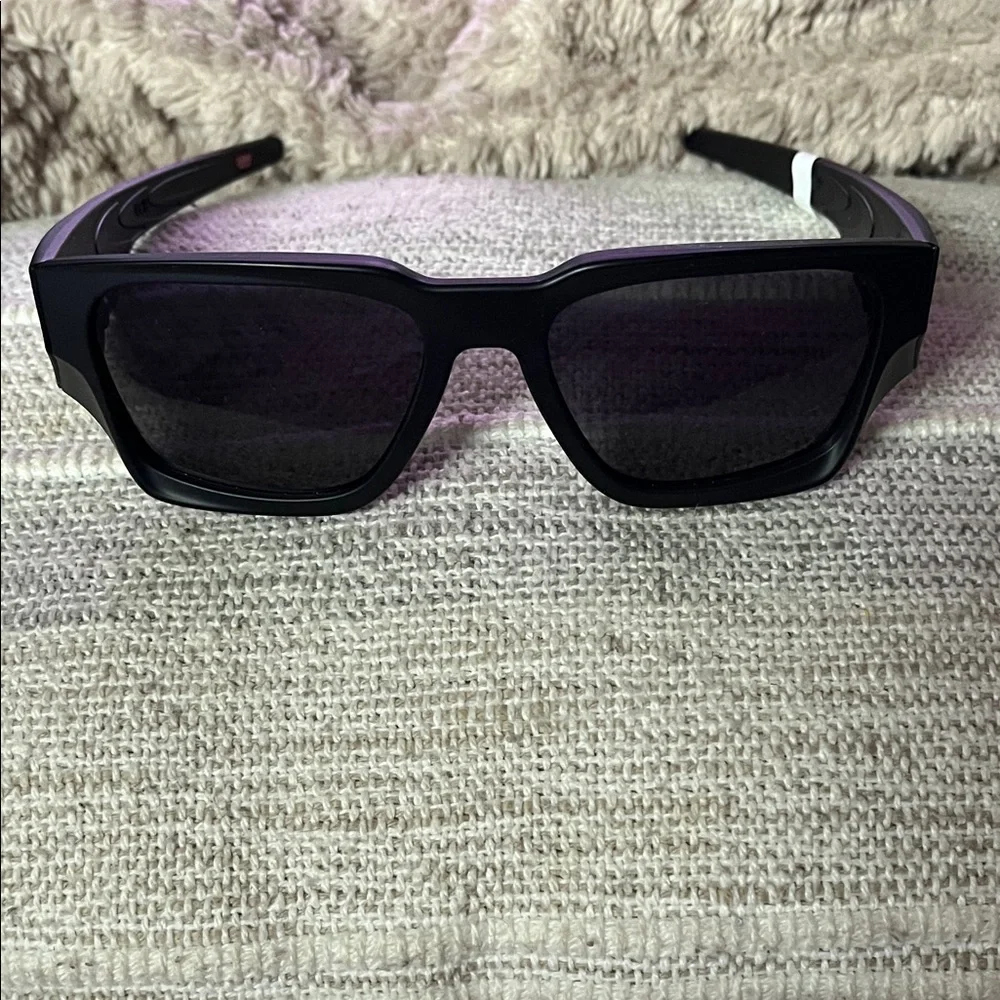 Oakley Matte Black Sunglasses INSTAGATOR - Picture 2 of 5